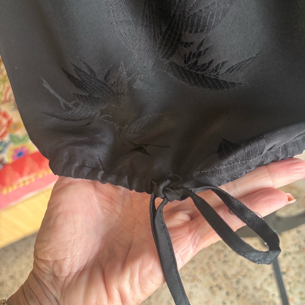 TALBOTS Black Silk Cap Sleeve Blouse! Tie at waist to desired fit! Excellent! 16 - Picture 4 of 10
